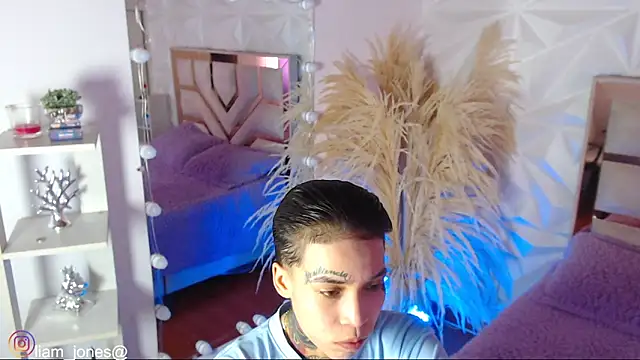 Snapshot of Jonesliam23 chatting on 02/02/26, 07:12 Jonesliam23 online show from 02/02/26, 07:12