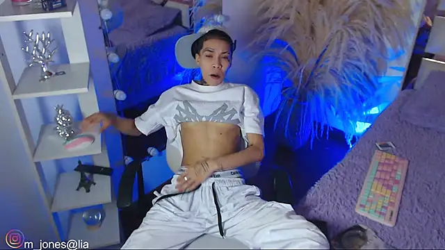 Snapshot of Jonesliam23 chatting on 02/14/26, 07:21 Jonesliam23 online show from 02/14/26, 07:21