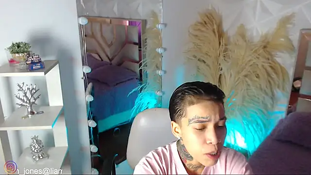 Snapshot of Jonesliam23 chatting on 02/16/26, 07:32 Jonesliam23 online show from 02/16/26, 07:32