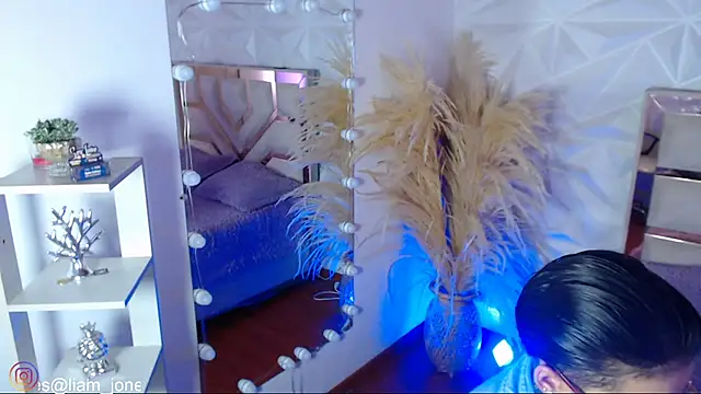 Snapshot of Jonesliam23 chatting on 02/17/26, 07:09 Jonesliam23 online show from 02/17/26, 07:09