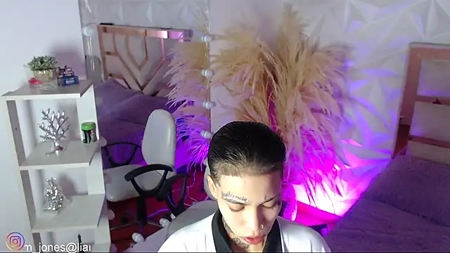 Snapshot of Jonesliam23 chatting on 02/19/26, 07:21 Jonesliam23 online show from 02/19/26, 07:21