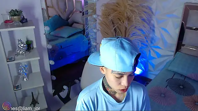 Snapshot of Jonesliam23 chatting on 02/25/26, 08:18 Jonesliam23 online show from 02/25/26, 08:18