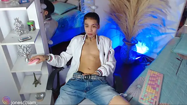 Snapshot of Jonesliam23 chatting on 03/02/26, 07:21 Jonesliam23 online show from 03/02/26, 07:21