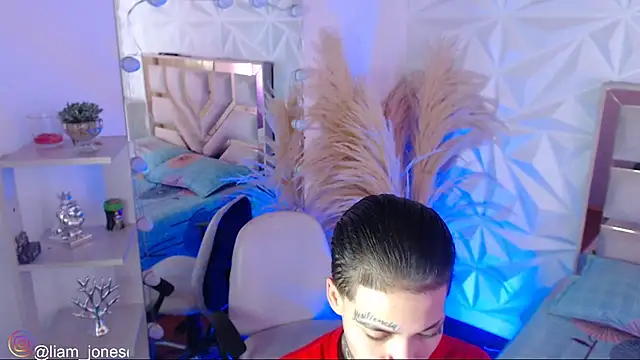 Snapshot of Jonesliam23 chatting on 03/06/26, 07:10 Jonesliam23 online show from 03/06/26, 07:10