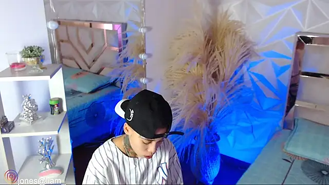 Snapshot of Jonesliam23 chatting on 03/07/26, 07:11 Jonesliam23 online show from 03/07/26, 07:11