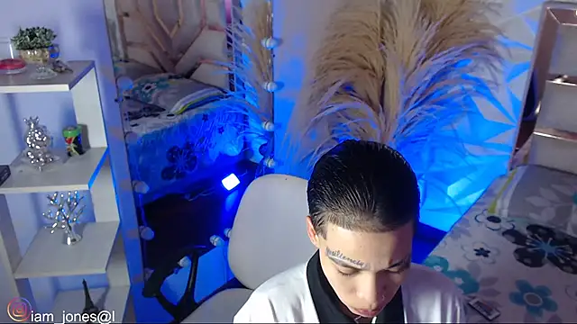 Snapshot of Jonesliam23 chatting on 03/12/26, 07:42 Jonesliam23 online show from 03/12/26, 07:42