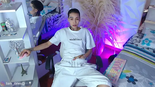 Snapshot of Jonesliam23 chatting on 03/17/26, 07:28 Jonesliam23 online show from 03/17/26, 07:28