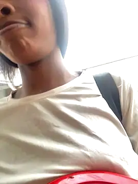 Snapshot of adaraSmiith chatting on 12/04/24, 07:34 adaraSmiith online show from 12/04/24, 07:34