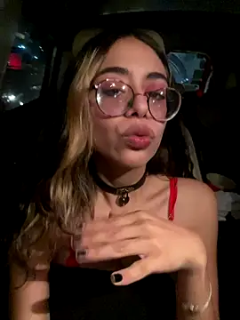 Snapshot of Nenitalinda69 chatting on 12/22/25, 02:30 Nenitalinda69 online show from 12/22/25, 02:30