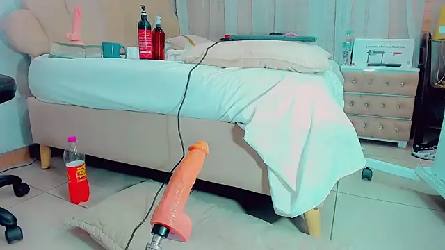 EmilyySaenz online show from 01/31/25, 01:02