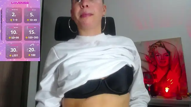 Snapshot of Shantalhotx69 chatting on 12/04/24, 03:15 Shantalhotx69 online show from 12/04/24, 03:15