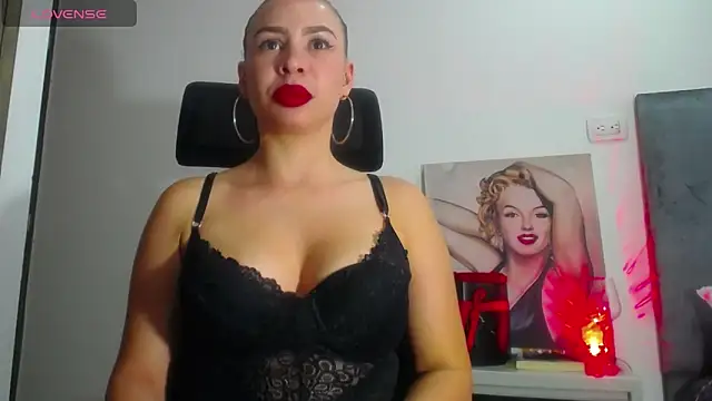 Snapshot of Shantalhotx69 chatting on 12/14/24, 09:13 Shantalhotx69 online show from 12/14/24, 09:13