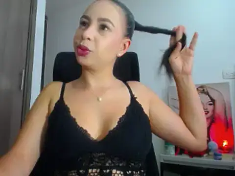 Snapshot of Shantalhotx69 chatting on 02/12/25, 12:01 Shantalhotx69 online show from 02/12/25, 12:01