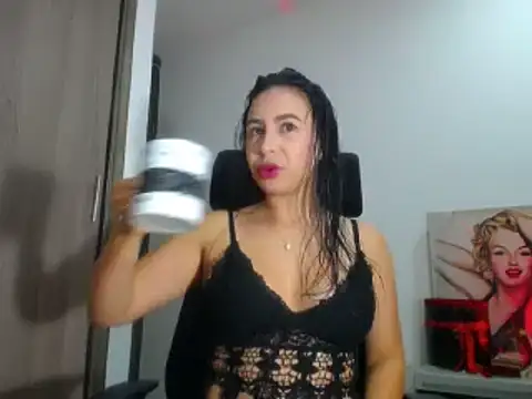 Snapshot of Shantalhotx69 chatting on 02/13/25, 11:28 Shantalhotx69 online show from 02/13/25, 11:28