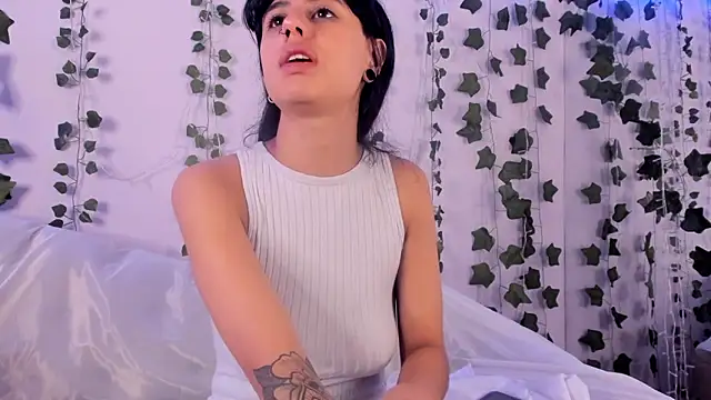 Snapshot of Natasha_Nasty2 chatting on 12/23/24, 11:17 Natasha Nasty2 online show from 12/23/24, 11:17