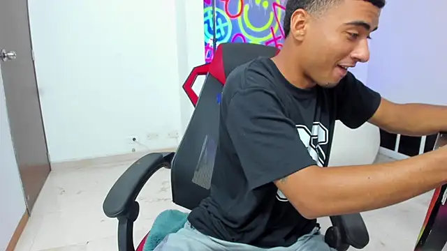 ANGEL NICOLAS online show from 12/18/25, 10:16