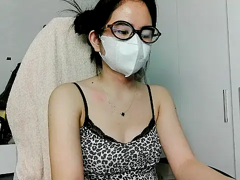 Yin-girl online show from 11/19/25, 07:52