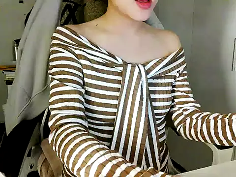 Snapshot of Yin-girl chatting on 01/08/26, 04:42 Yin-girl online show from 01/08/26, 04:42