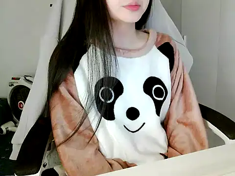 Snapshot of Yin-girl chatting on 01/10/26, 05:15 Yin-girl online show from 01/10/26, 05:15