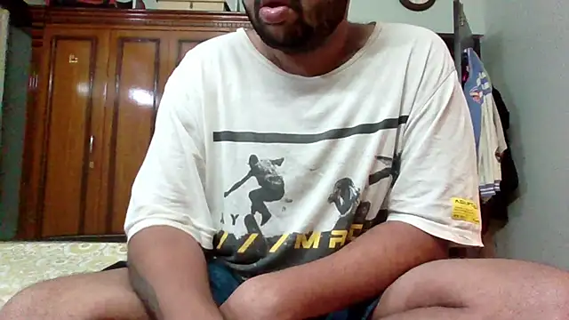 Snapshot of whoreboi98 chatting on 12/19/24, 08:23 whoreboi98 online show from 12/19/24, 08:23