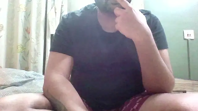 Snapshot of whoreboi98 chatting on 01/03/25, 08:11 whoreboi98 online show from 01/03/25, 08:11