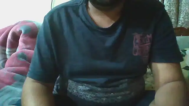 Snapshot of whoreboi98 chatting on 01/11/26, 01:05 whoreboi98 online show from 01/11/26, 01:05