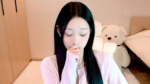 Snapshot of Xueb_J chatting on 12/07/24, 06:21 Xueb J online show from 12/07/24, 06:21