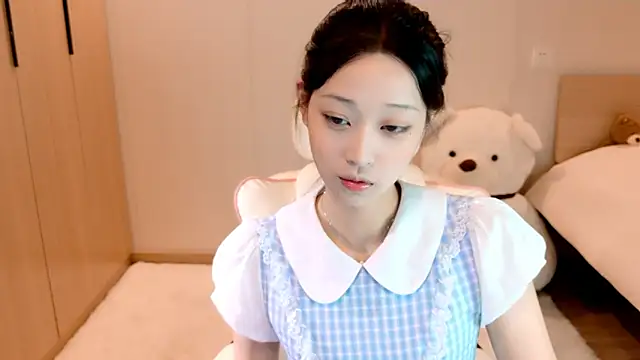 Snapshot of Xueb_J chatting on 12/12/24, 09:40 Xueb J online show from 12/12/24, 09:40