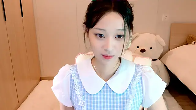 Snapshot of Xueb_J chatting on 12/12/24, 12:44 Xueb J online show from 12/12/24, 12:44