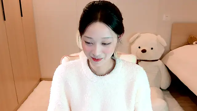 Snapshot of Xueb_J chatting on 12/12/24, 03:48 Xueb J online show from 12/12/24, 03:48