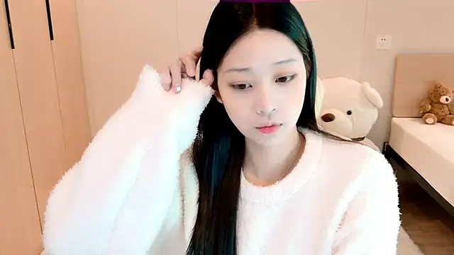 Snapshot of Xueb_J chatting on 12/15/24, 07:35 Xueb J online show from 12/15/24, 07:35