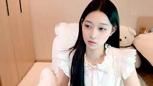 Snapshot of Xueb_J chatting on 01/20/25, 06:42 Xueb J online show from 01/20/25, 06:42