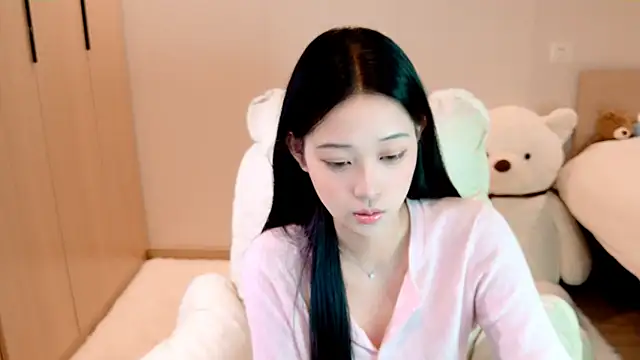 Snapshot of Xueb_J chatting on 01/21/25, 08:52 Xueb J online show from 01/21/25, 08:52