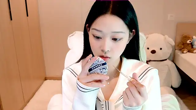 Snapshot of Xueb_J chatting on 01/22/25, 05:38 Xueb J online show from 01/22/25, 05:38