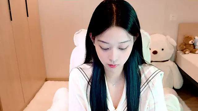 Snapshot of Xueb_J chatting on 01/23/25, 06:39 Xueb J online show from 01/23/25, 06:39