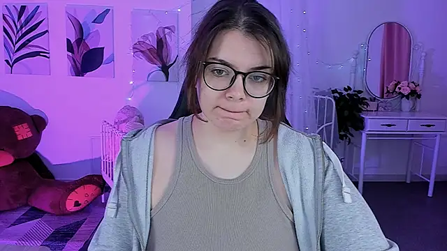 Snapshot of KeytSilvas chatting on 12/28/24, 02:43 KeytSilvas online show from 12/28/24, 02:43