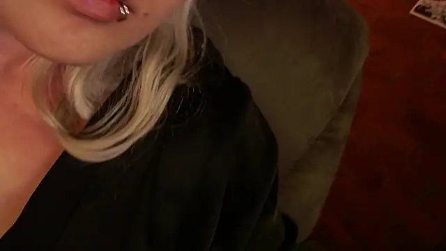 NEXT DOOR GIRL  online show from 03/23/25, 05:10