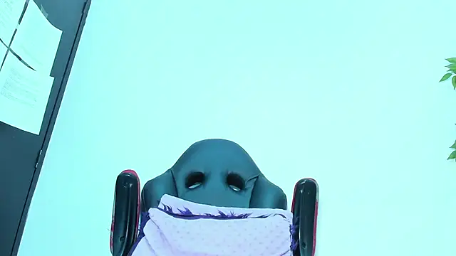 Snapshot of Briyit_Doll chatting on 02/15/25, 09:38 Briyit Doll online show from 02/15/25, 09:38