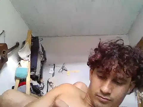 Snapshot of pedrodavid_ chatting on 02/05/25, 06:04 pedrodavid  online show from 02/05/25, 06:04