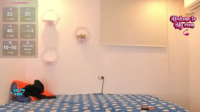 Snapshot of meganrossee69 chatting on 02/20/26, 11:05 meganrossee69 online show from 02/20/26, 11:05