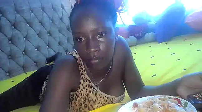 Snapshot of queen-goddess chatting on 12/13/24, 11:45 queen-goddess online show from 12/13/24, 11:45