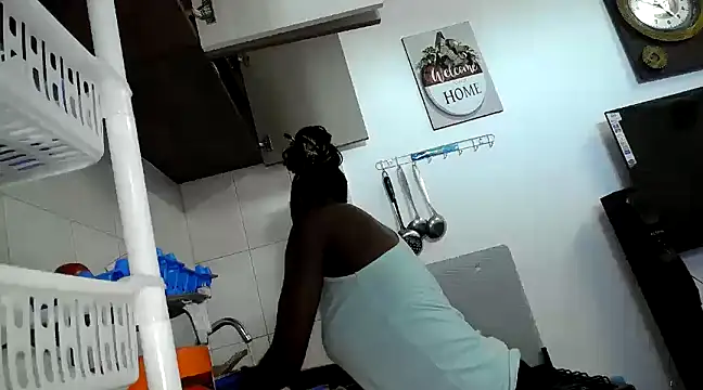 Snapshot of queen-goddess chatting on 01/06/25, 01:19 queen-goddess online show from 01/06/25, 01:19