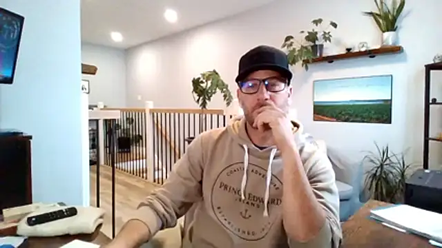 Snapshot of Bigdicktrav902 chatting on 01/13/26, 01:27 Bigdicktrav902 online show from 01/13/26, 01:27