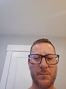 Snapshot of Bigdicktrav902 chatting on 01/19/26, 03:27 Bigdicktrav902 online show from 01/19/26, 03:27