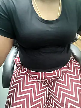 Snapshot of tamil_subha69 chatting on 12/23/25, 05:38 tamil subha69 online show from 12/23/25, 05:38