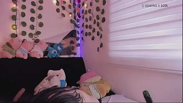 moonliiiight1 online show from 12/03/25, 09:02