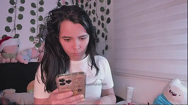 Snapshot of moonliiiight1 chatting on 01/08/26, 01:19 moonliiiight1 online show from 01/08/26, 01:19