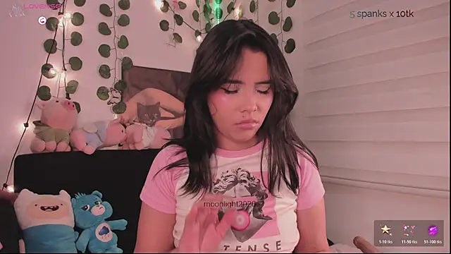 Snapshot of moonliiiight1 chatting on 01/16/26, 01:09 moonliiiight1 online show from 01/16/26, 01:09