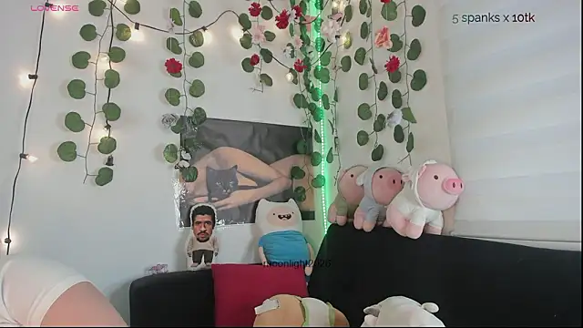 Snapshot of moonliiiight1 chatting on 02/17/26, 11:00 moonliiiight1 online show from 02/17/26, 11:00