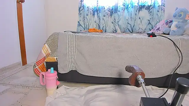 Snapshot of lily_evil chatting on 12/19/25, 05:31 lily evil online show from 12/19/25, 05:31